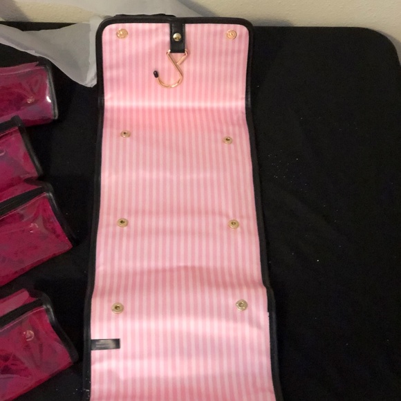 Victoria's Secret travel makeup case - Picture 8 of 8